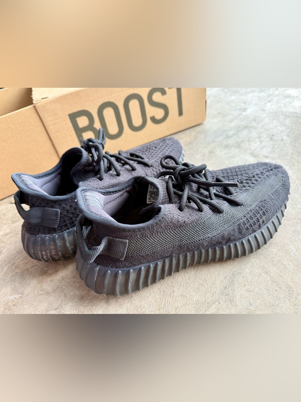 adidas Yeezy Boost 350 V2 Box Label - Onyx Black